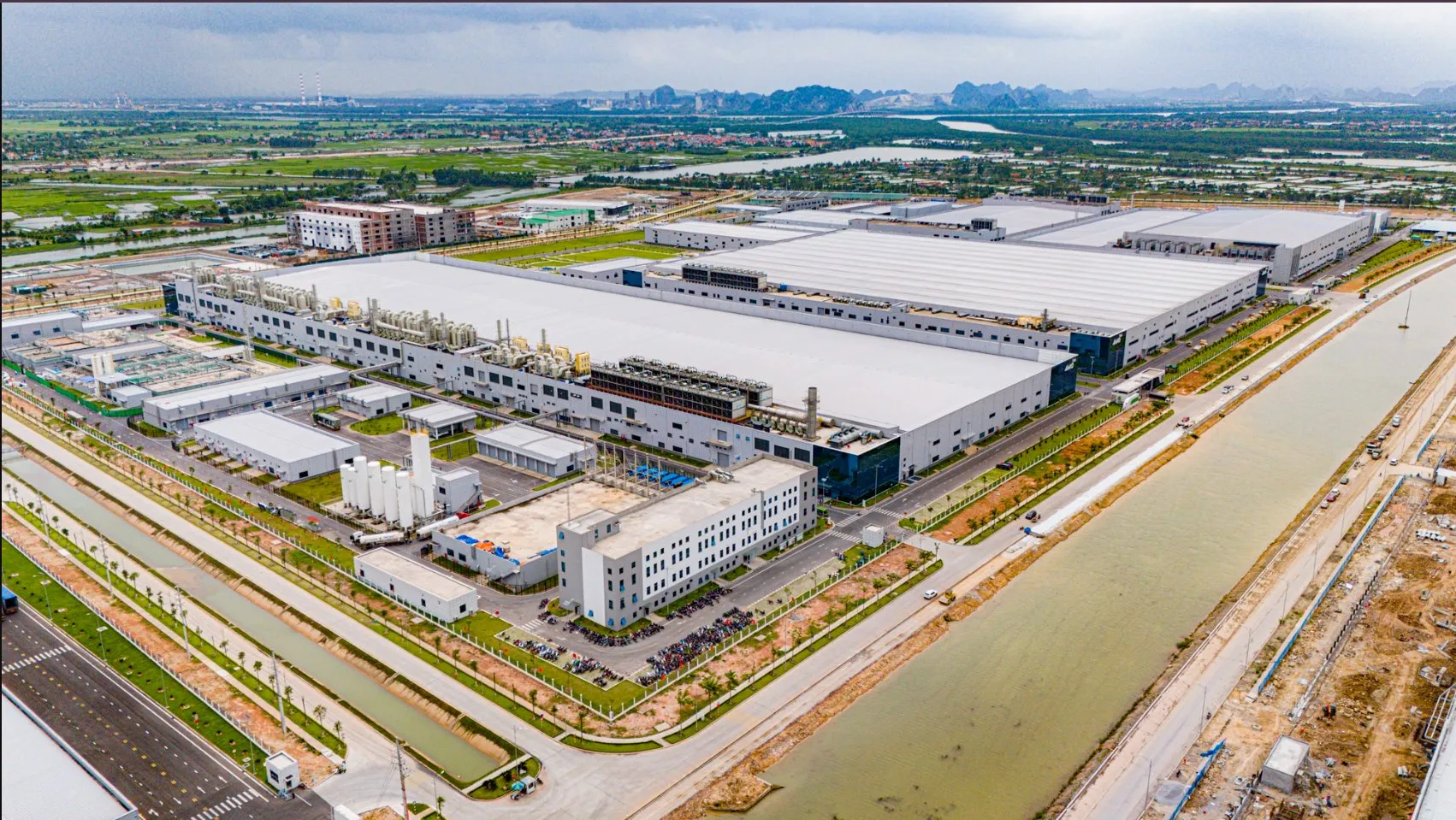 Nhà máy Jinko Solar Việt Nam